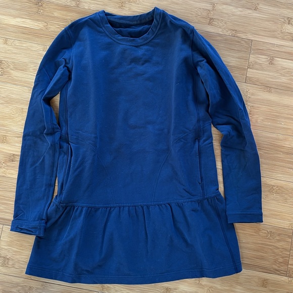 Lululemon sweatshirt. Navy. Size 6. - Picture 2 of 3